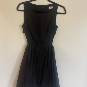 Elegant Black backless and Sleeveless mini Dress with bow detail
